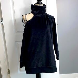 Chaserbrand One Shoulder Velvet Turtleneck